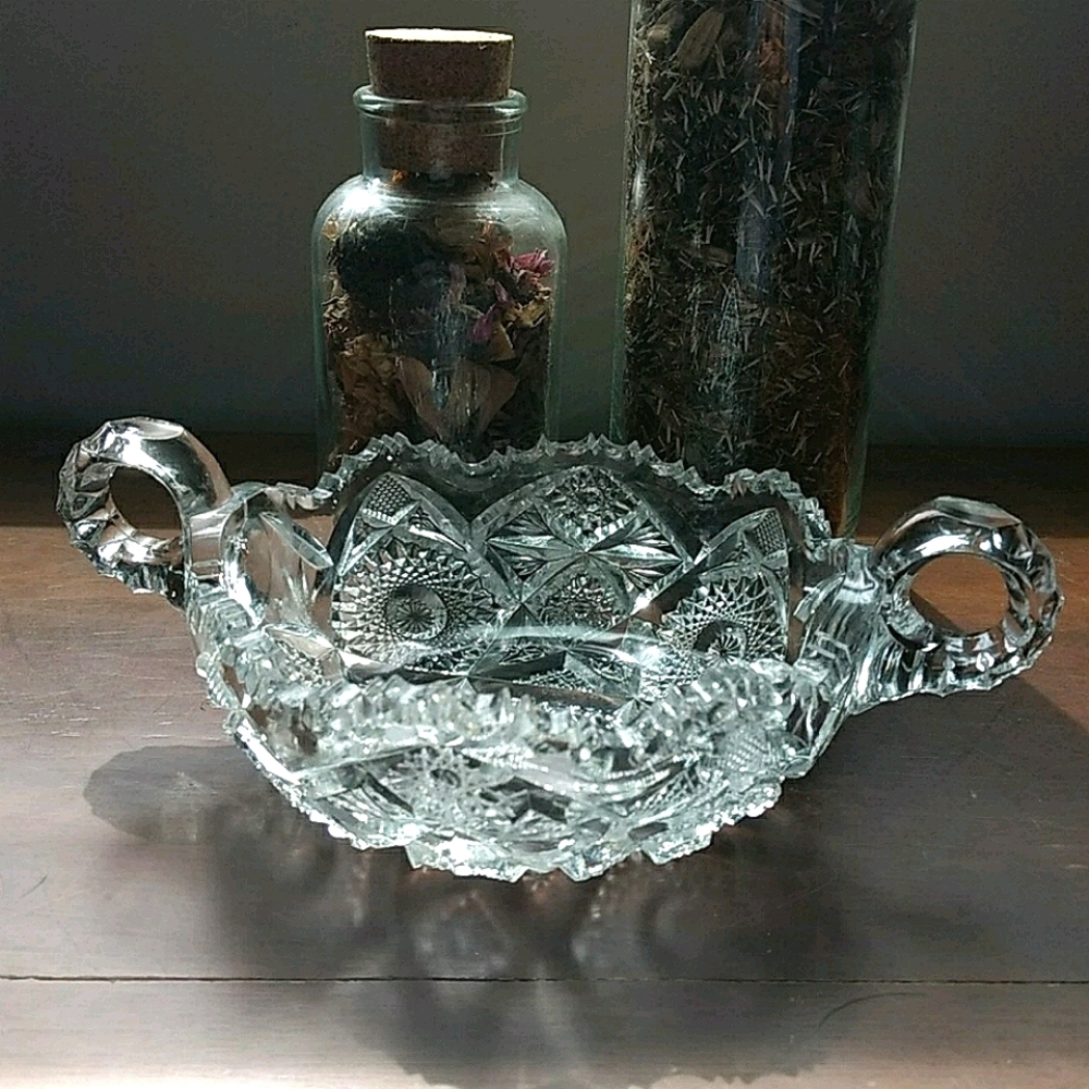 Nucut Double Handle Dish